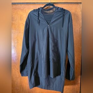 Tavi wind breaker hoodie with front pocket and mesh by neck line. Longer length